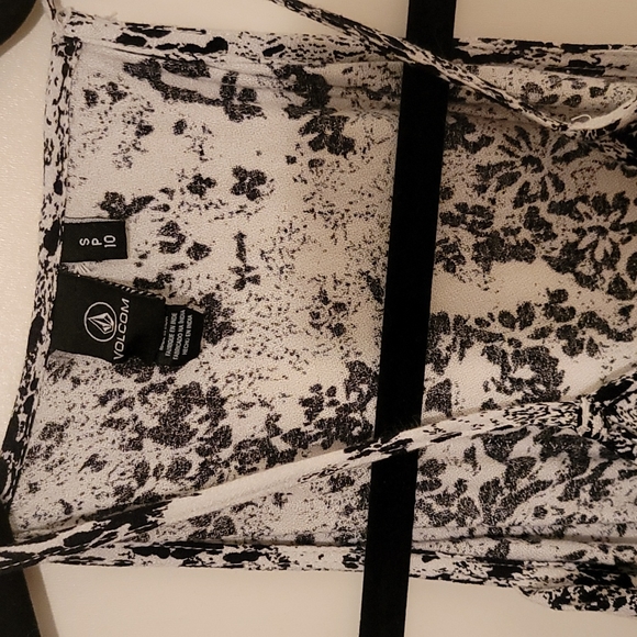 Soft Flowy Modest Cold Shoulder Sheath Dress with Side Slits - Picture 4 of 4